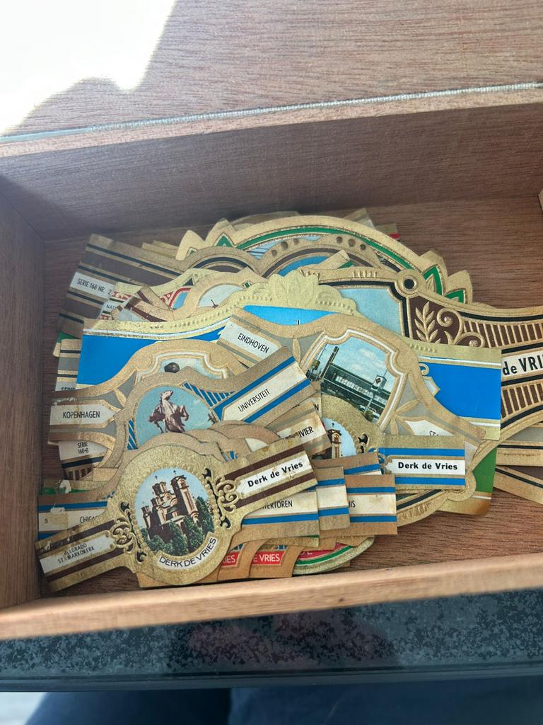 Sigarenbandjes Derk de Vries, Ophalen, Zo goed als nieuw, Sigarenbandjes