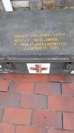 Ijzeren militaire kist, Ophalen