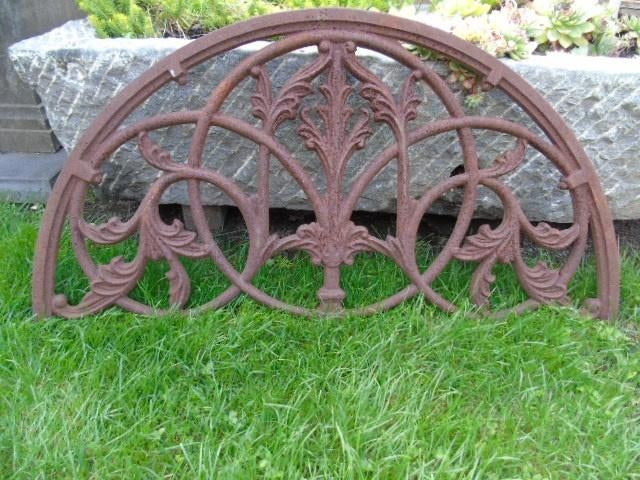 Roestig gietijzeren wandfronton! Halve maan, Tuin en Terras, Tuinwanddecoratie, Nieuw, Ophalen