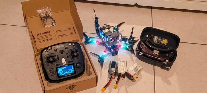 FPV starter kit, Hobby & Loisirs créatifs, Modélisme | Radiocommandé & Téléguidé | Hélicoptères & Quadricoptères, Comme neuf, Quadricoptère ou Multicoptère