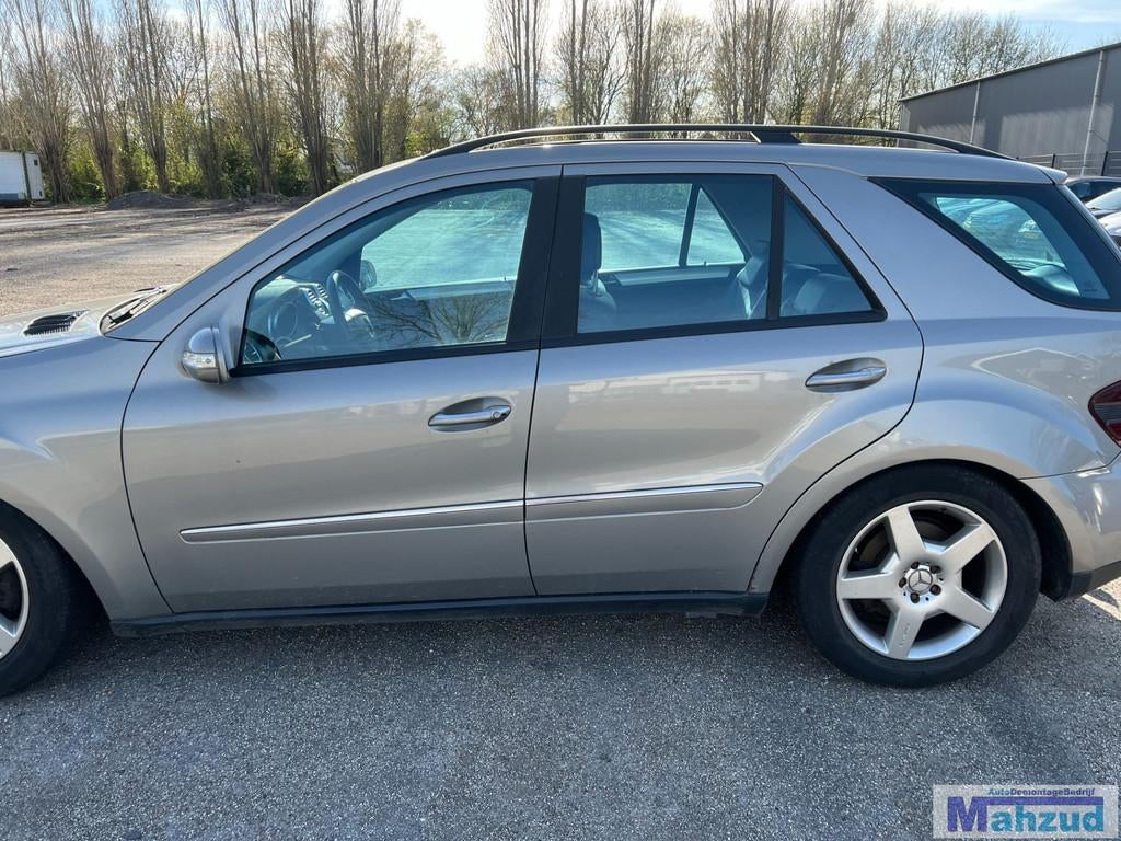 MERCEDES ML 2 W164 AMG Sport velgen 5x112 66.6 19 inch, Gebruikt, Mercedes-Benz AG, Mercedesstrasse 120
70372  Stuttgart, DE, Band(en)