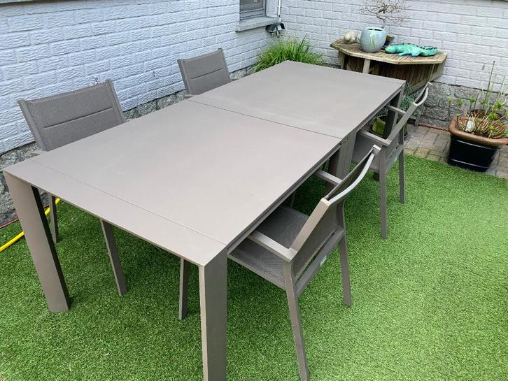 top Zeer mooi tuinset  meubili als nieuw 2 tafels :4 stoelen, Tuin en Terras, Tuinsets en Loungesets, Zo goed als nieuw, Tuinset