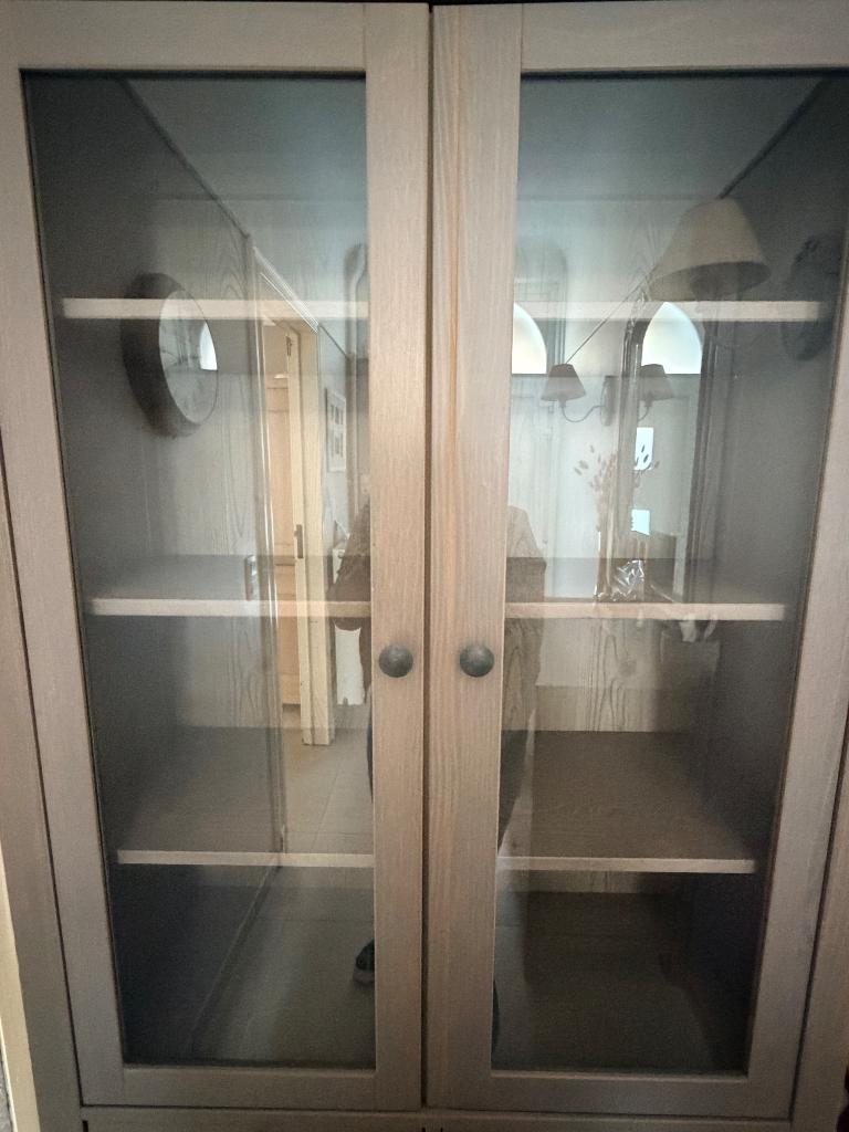 Vitrine/bibliotheque Hemnes, Huis en Inrichting, Ophalen, Zit-sta bureau, Gebruikt, Bruin