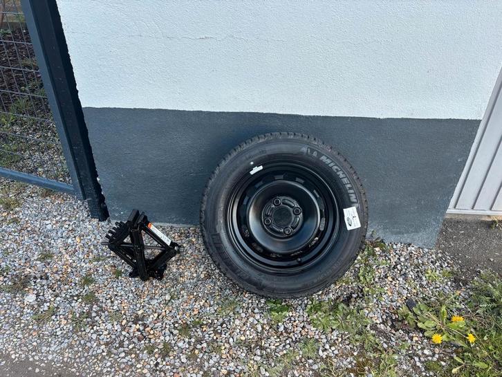 Nieuw reservewiel van Ford met 4-seizoenenband (175/65R14 86, Auto-onderdelen, Overige Auto-onderdelen, Ford, Ophalen