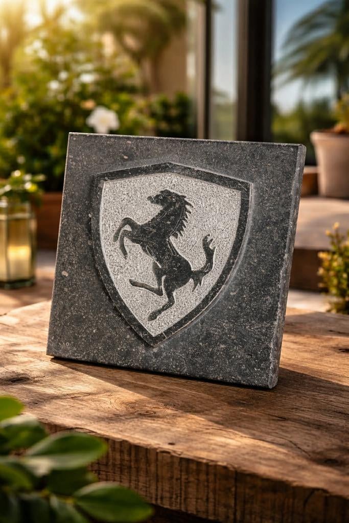 Arduin gekapt ferrari logo, Enlèvement