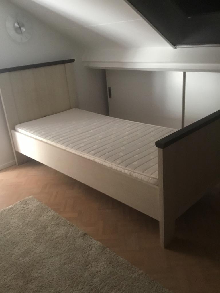Lit pour 1 personne avec sommier à lattes et matelas, Enlèvement, Comme neuf, Matelas