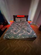 Lit 160*200 gris lumières led (avec sommier), Maison & Meubles, Chambre à coucher | Chambres à coucher complètes, Enlèvement ou Envoi