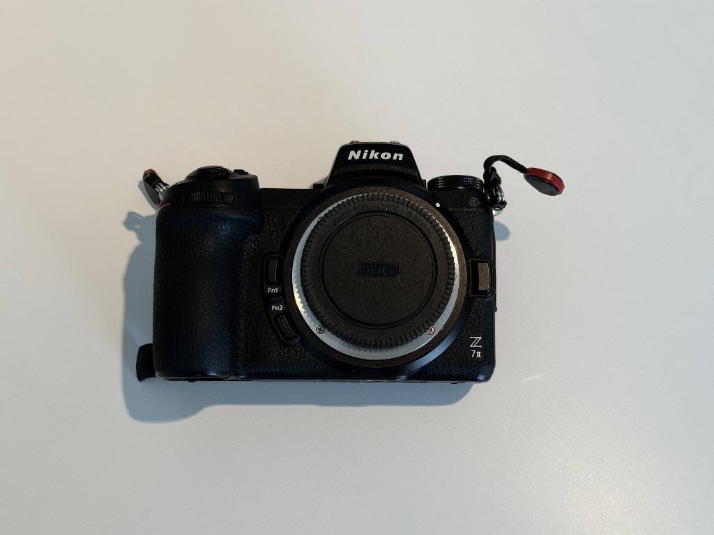 Nikon Z7II + poignée originale | 45MP plein format, Sans zoom optique, 45 Mégapixel, Enlèvement ou Envoi, Comme neuf