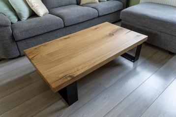 Salontafel in oude eikenhouten balken, zwarte of witte poten beschikbaar voor biedingen
