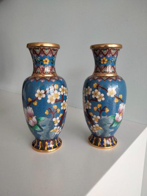 koppel Oosterse cloisonne vaasjes China, Antiquités & Art, Art | Art non-occidental, Enlèvement ou Envoi