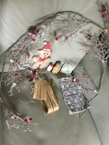 KERSTACCESSOIRES VOOR CREATIONS-DECORS-GAMES.. beschikbaar voor biedingen