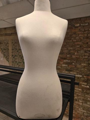 Buste dames zonder voet beschikbaar voor biedingen