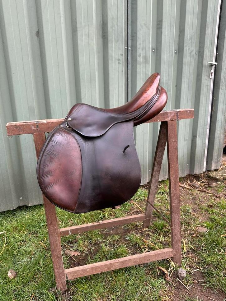 2 spring + 1 dressuurzadel, Animaux & Accessoires, Chevaux & Poneys | Selles, Comme neuf, Enlèvement