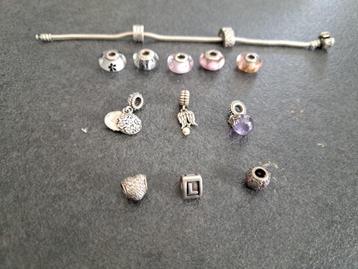 Bracelet Pandora, charms et clips. beschikbaar voor biedingen