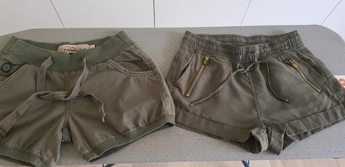 Twee kaki shorts maat small en medium  in perfecte staat Kan, Kleding | Heren, Ondergoed, Boxer, Ophalen of Verzenden