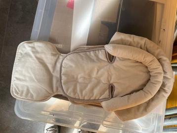 Headrest input to the car seat or stroller beschikbaar voor biedingen