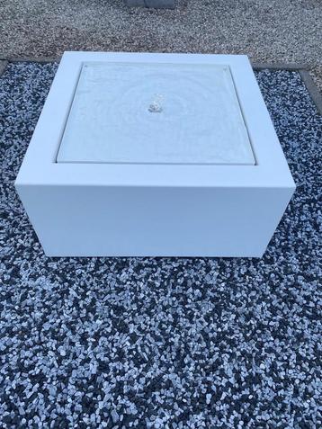Watertafel/fontein beschikbaar voor biedingen