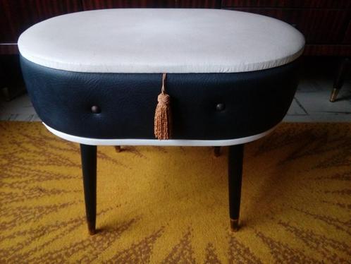 vintage poef in perfecte staat, Antiek en Kunst, Antiek | Meubels | Stoelen en Sofa's, Ophalen