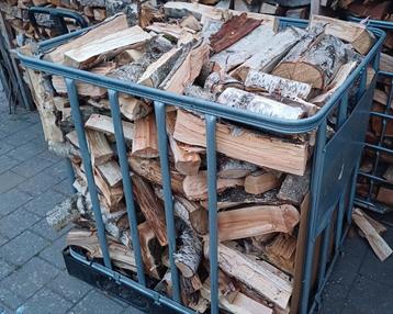 Droog brandhout Berk en wilg beschikbaar voor biedingen
