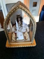 Maria beeld onder glazen kast, Antiquités & Art, Antiquités | Objets religieux, Enlèvement ou Envoi