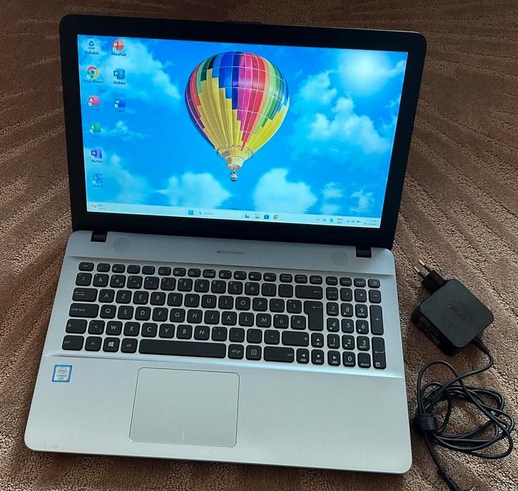Mooie 15.6”Asus/ i3-6006U/4gb ddr4/256gb ssd/win 11/Office/, Computers en Software, Laptop-opladers, Zo goed als nieuw, Ophalen