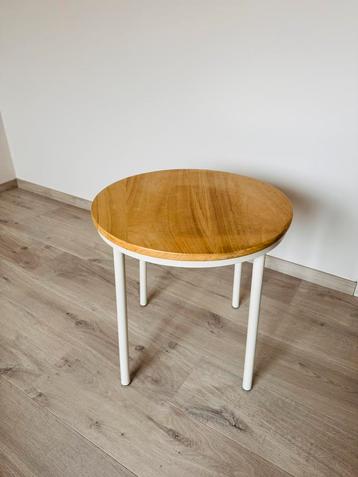 Bijzettafel beschikbaar voor biedingen