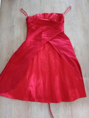 feestjekleedje rood maat 38   beschikbaar voor biedingen
