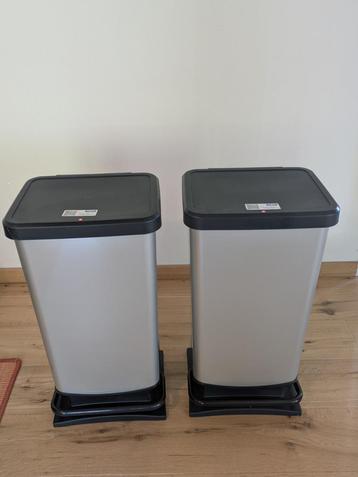 Pair of pedestal Stainless Steel Waste Bins (40L) beschikbaar voor biedingen