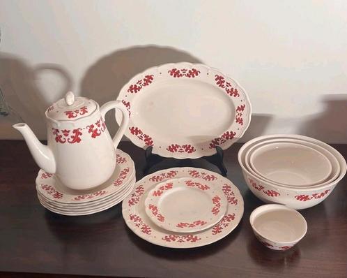 BOCH LA LOUVIERE ROOD EIKENBLADMOTIEF, Antiek en Kunst, Antiek | Servies los, Ophalen of Verzenden