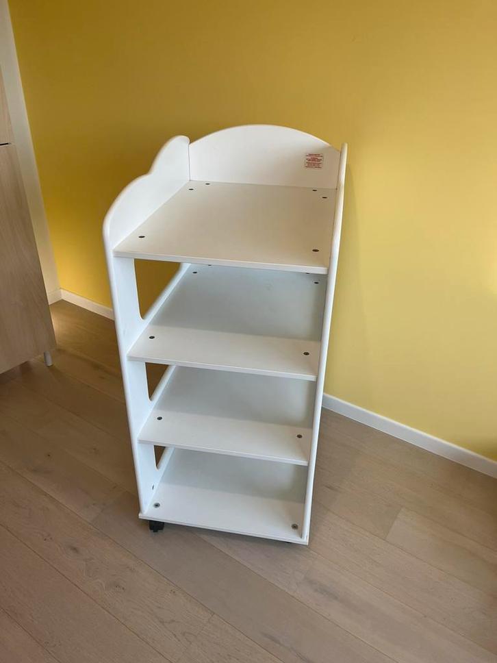 Table à langer à roulettes / Verzorgingstafel op wieltjes, Kinderen en Baby's, Kinderkamer | Commodes en Kasten, Zo goed als nieuw