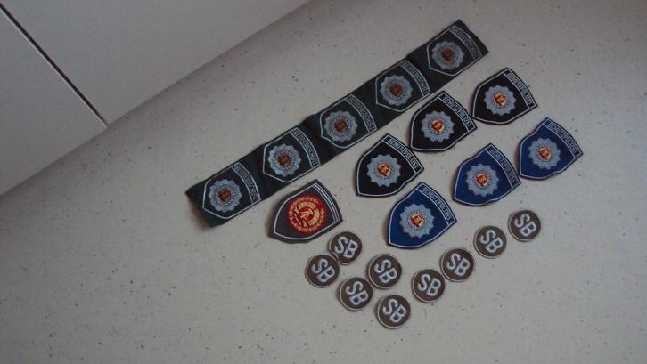 badges DDR lot bon marché, Collections, Objets militaires | Général, Enlèvement ou Envoi