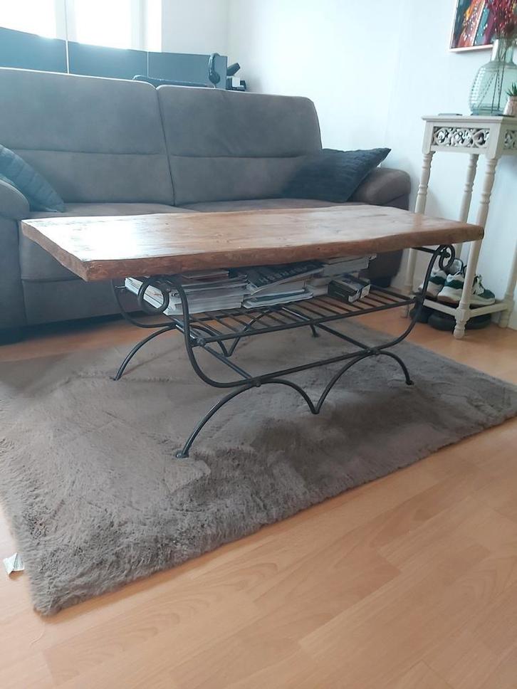 Salontafel boomstam bovenblad met smeedijzeren onderstel, Huis en Inrichting, Tafels | Salontafels, Gebruikt, Ophalen