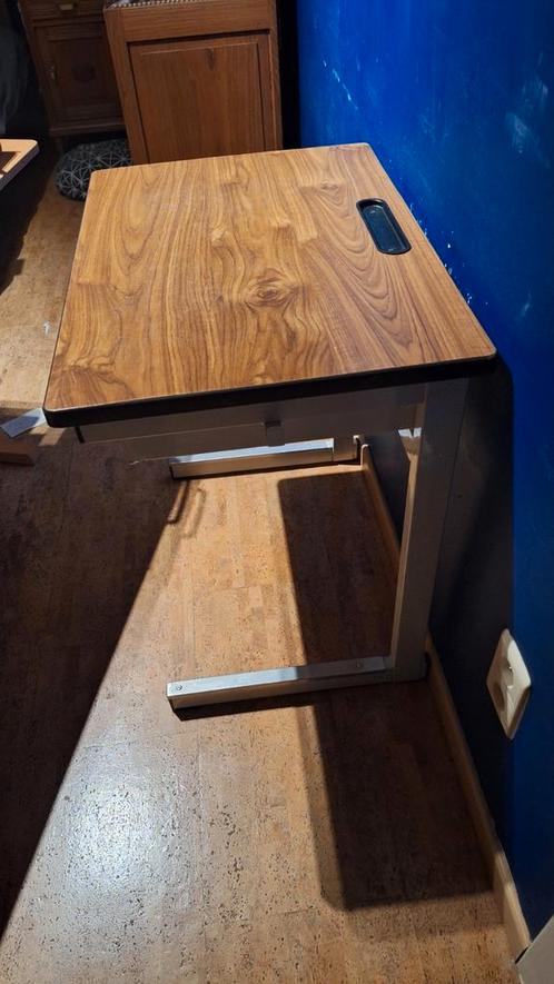 Eenvoudige bureau met opbergvak, Huis en Inrichting, Bureaus, Zo goed als nieuw, Bureau, Ophalen
