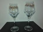 6 stevige rode en  witte wijnglazen op voet met decoratie, Huis en Inrichting, Keuken | Servies, Ophalen, Zo goed als nieuw, Glas