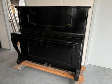 zwarte staande piano, te stemmen disponible aux enchères