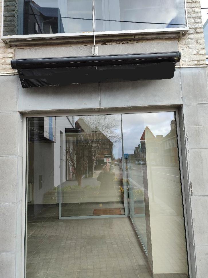 Stijlvolle zonnewering met motor “Somfy”, Tuin en Terras, Zonneschermen, Knikarmscherm, Ophalen