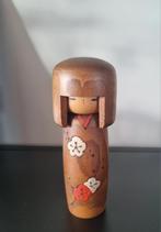 Mooie Usaburo Sakura Plum Kimono Kokeshi, Verzenden