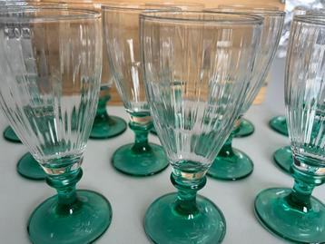 Vintage glazen beschikbaar voor biedingen