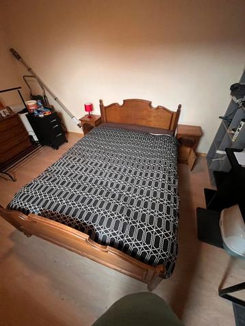 Lit avec 2 tables nuit en chêne 140x200 beschikbaar voor biedingen