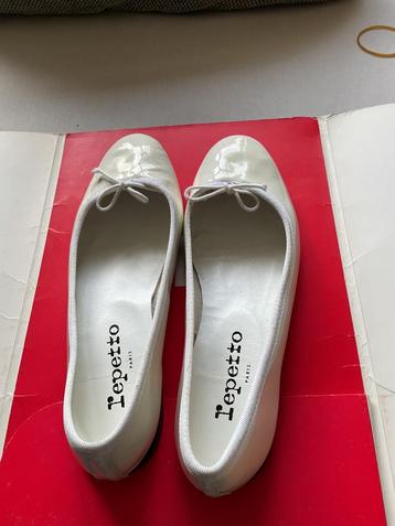 Ballerines vernies blanches REPETTO p.37 beschikbaar voor biedingen