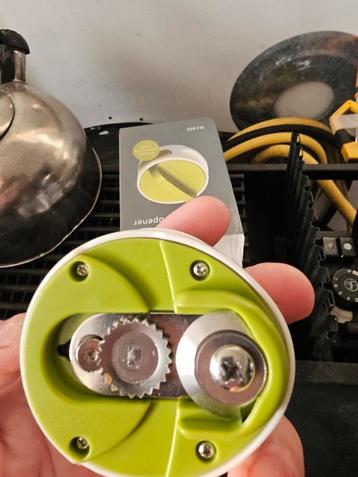 Compacte boxopener aan de zijkant  beschikbaar voor biedingen