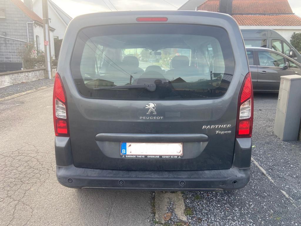 Peugeot Partner Tepee - 1er main - Essence - Carnet complet, Achat, Capteur de stationnement, Boîte manuelle, 5 portes