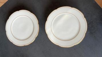 Plat en porcelaine beschikbaar voor biedingen