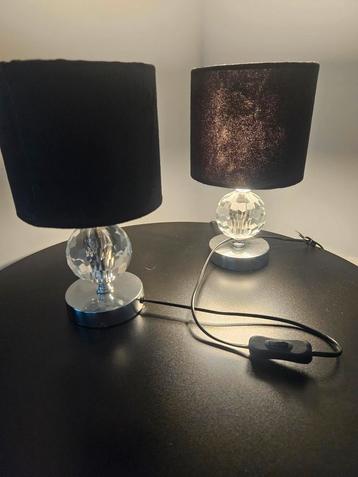 2 zwarte tafellampen suède look beschikbaar voor biedingen