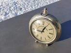Horloge en étain à poser ou à suspendre. Fonctionne bien, Antiquités & Art, Antiquités | Étain, Enlèvement ou Envoi