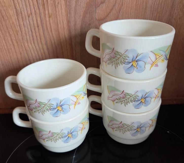 Vintage koffiekoppen Arcopal France 5 stuks, Huis en Inrichting, Keuken | Servies, Zo goed als nieuw, Ophalen of Verzenden