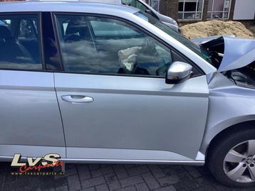 Portier 4Deurs rechts-voor van een Skoda Fabia (LA7W) beschikbaar voor biedingen