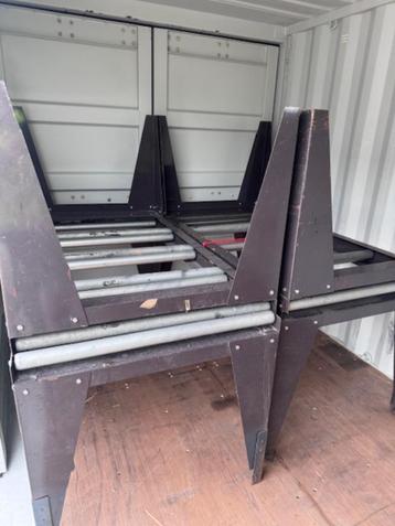 4 Rollenbanen / tafels beschikbaar voor biedingen