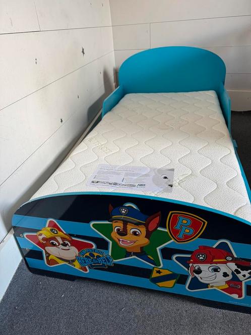 Paw Patrol Peuterbed met matras en matras beschermer, Kinderen en Baby's, Kinderkamer | Bedden, Zo goed als nieuw, 140 tot 160 cm