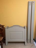 Een eenpersoonsbed met bijhorende nachttafel., Ophalen, 85 tot 100 cm, Zo goed als nieuw, Lattenbodem